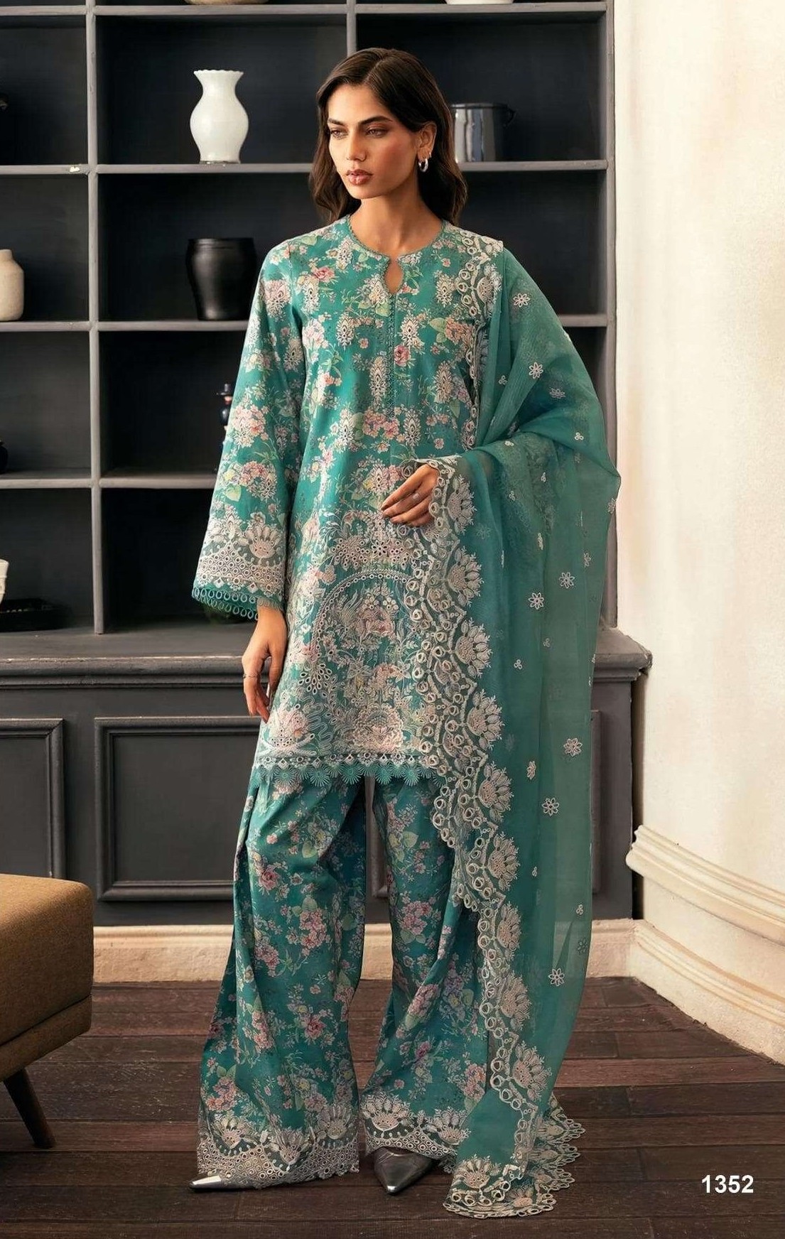 Shree Deepsy Rungrez Chikankari view 3