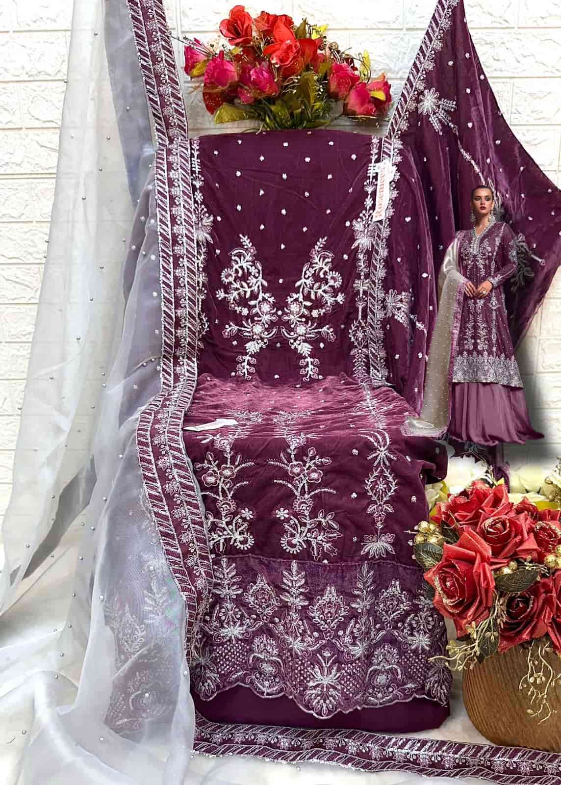 Fepic V 17018 Colors Exclusive Heavy Designs Winter Wear Pakistani Suit Wholesalers view 5