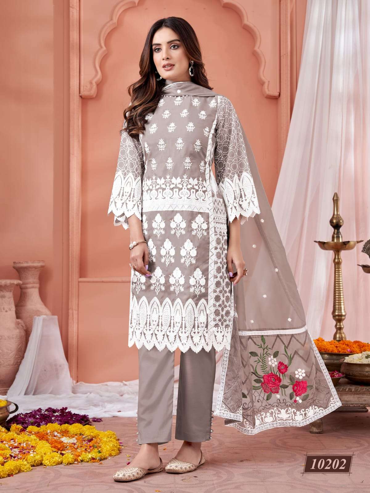 Anjubaa Lucknowi Organza Salwar Suit view 7