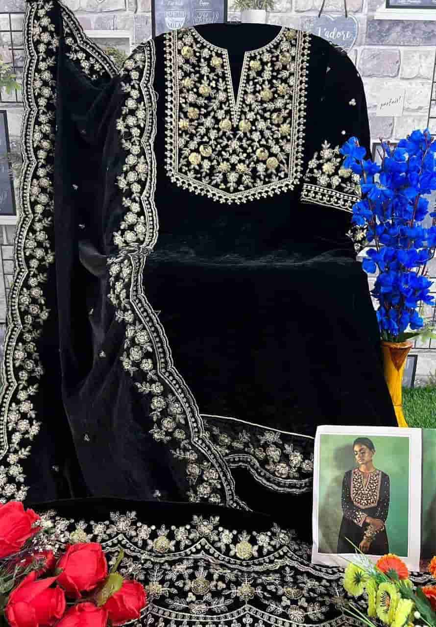 Deepsy D 32213 Colors Pakistani Winter Wear Style Designer Velvet Suit Wholesalers view 5