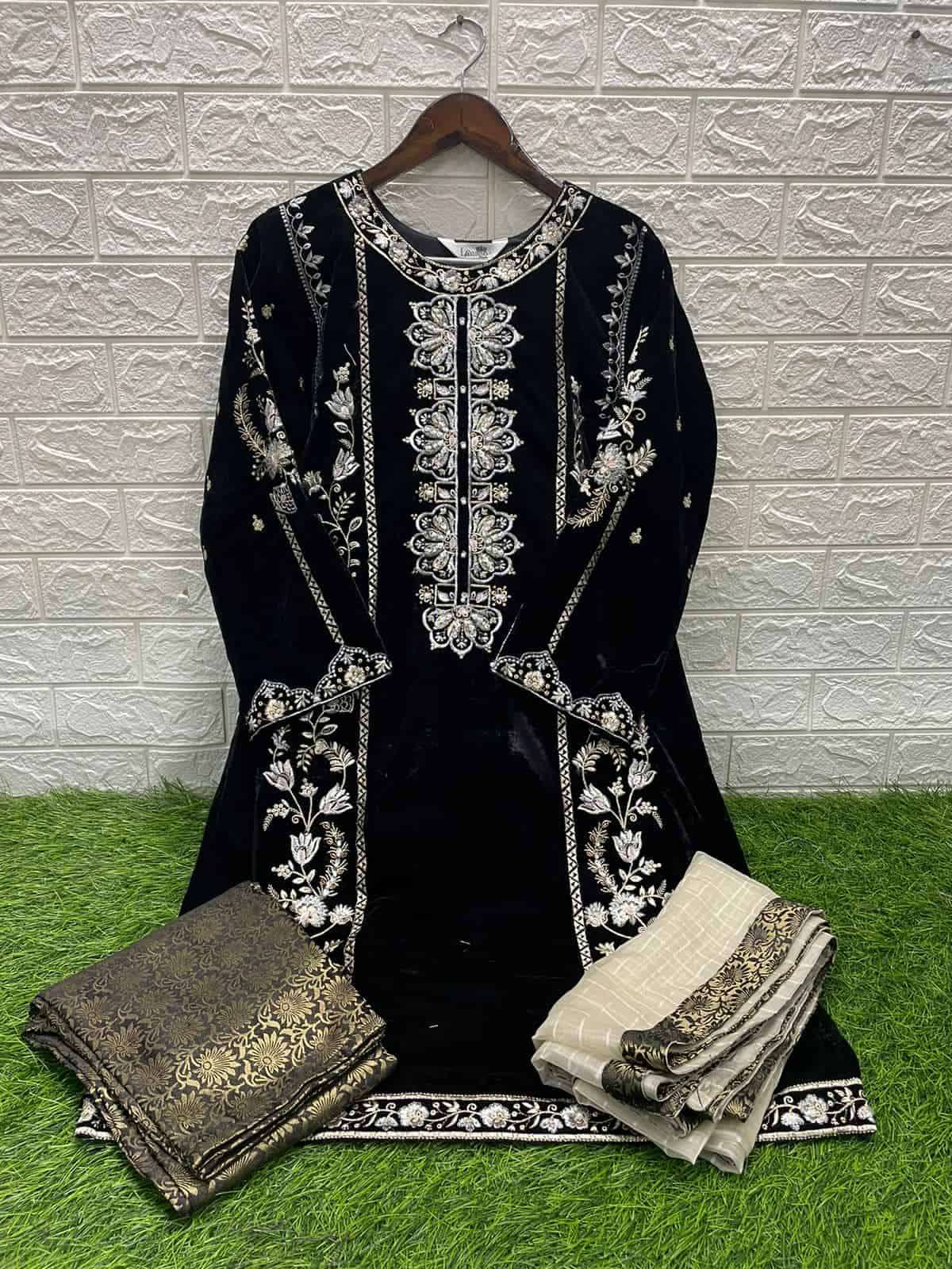 Laxuria Velvet Designer Pakistani Salwar Suit view 4
