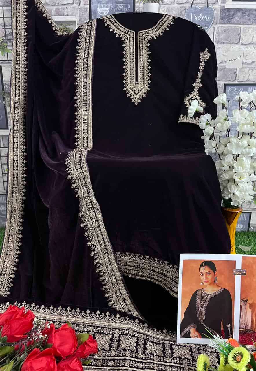 Deepsy Velvet Embroidered Pakistani Suit view 6